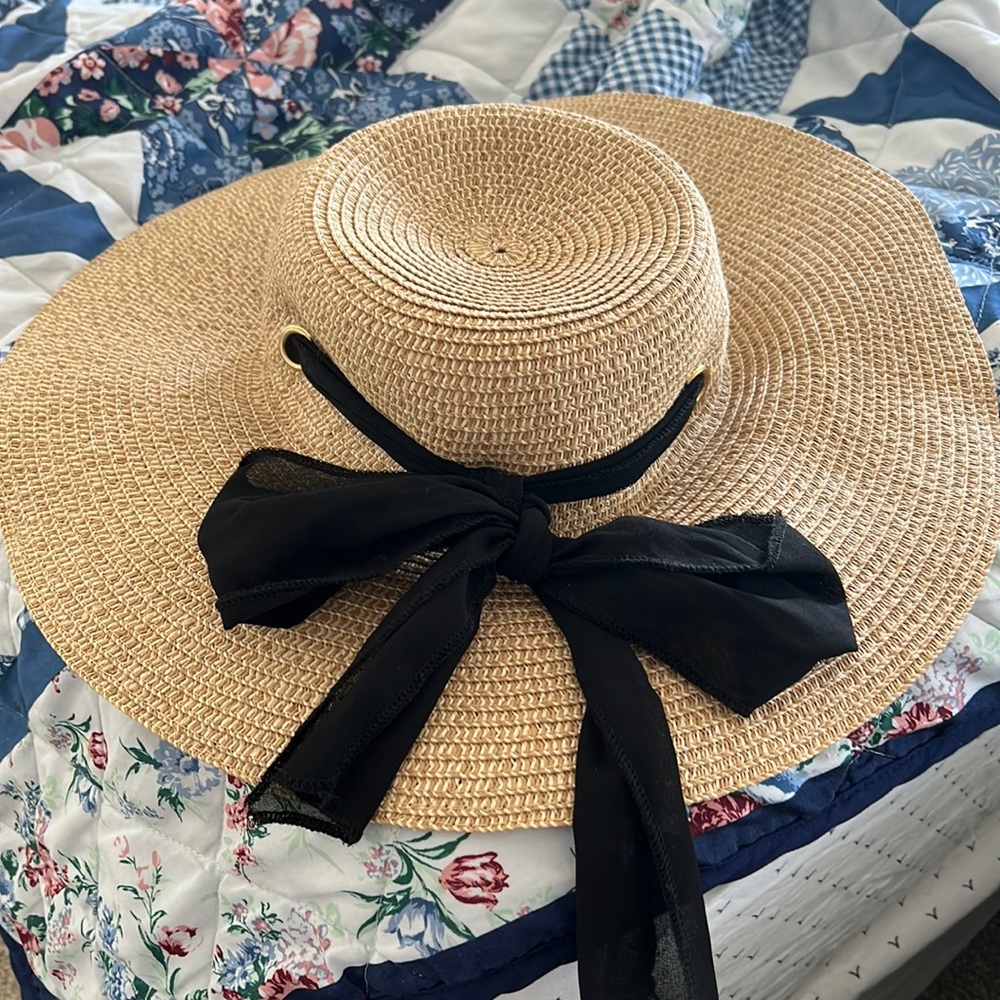 Beach Hat - Picture 2 of 5